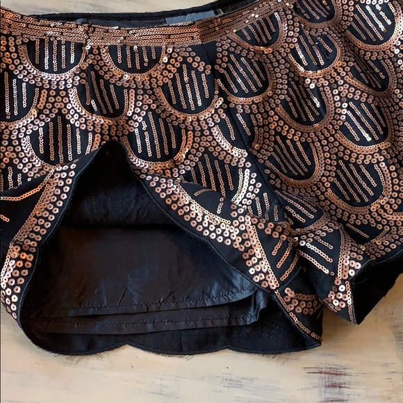 GORGEOUS Dressy Shorts - Picture 2 of 5